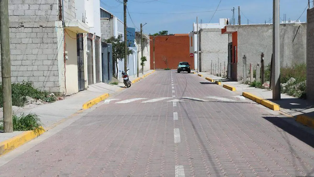 Adoquinamiento en cinco calles de la colonia Alatriste